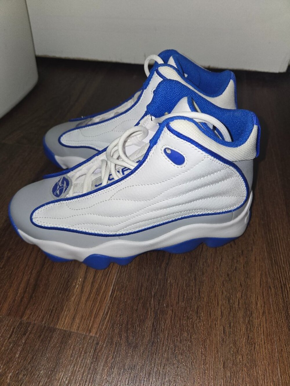 Jordan Pro Strong (GS) 4.5Y white/racer blue - wolf grey